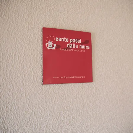 Cento Passi Dalle Mura Lucques