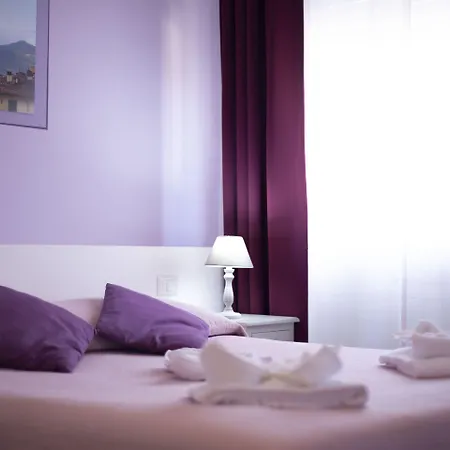 Bed & Breakfast Cento Passi Dalle Mura 3*